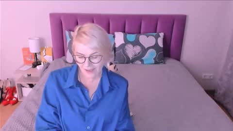 Sabrina MacMarren online show from October 21, 2025, 2:40 pm