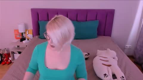 Sabrina MacMarren online show from October 22, 2025, 9:31 am