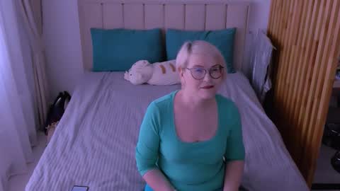 Sabrina MacMarren online show from March 9, 2026, 8:18 am