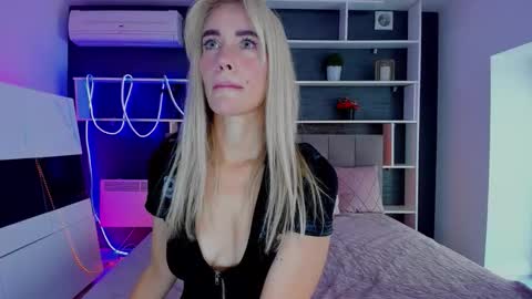 Snapshot of sabrinasharm chatting on October 14, 2025, 11:44 am Sabrina online show from October 14, 2025, 11:44 am