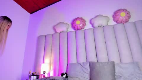 Snapshot of sabrinaspell_ chatting on March 1, 2025, 3:05 pm S A B R I N A online show from March 1, 2025, 3:05 pm