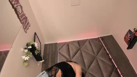 Snapshot of sabrinaspell_ chatting on October 20, 2025, 11:32 am S A B R I N A online show from October 20, 2025, 11:32 am