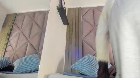 Snapshot of sabrinaspell_ chatting on January 18, 2026, 11:36 am S A B R I N A online show from January 18, 2026, 11:36 am