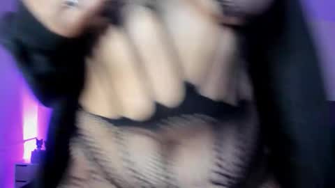 Sabrina  online show from November 7, 2025, 11:32 am