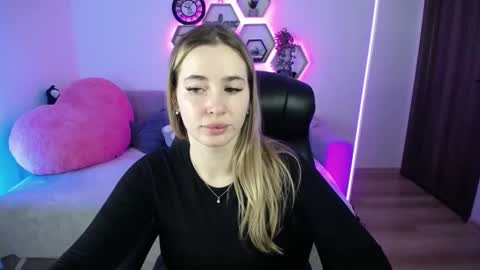 Snapshot of sabrinviolet chatting on February 9, 2026, 9:02 am Sabrina Violet online show from February 9, 2026, 9:02 am