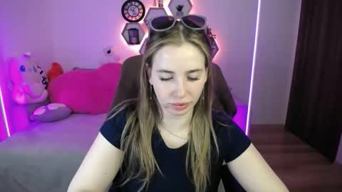 Sabrina Violet online show from May 6, 2026, 8:08 am