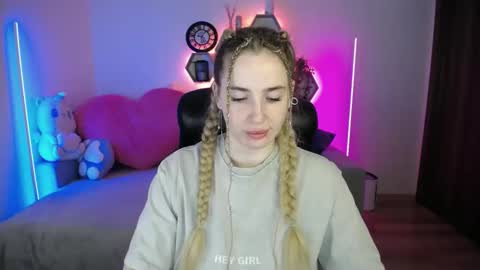 Sabrina Violet online show from May 18, 2026, 8:09 am