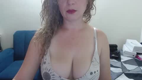 sacrletardiente online show from May 19, 2026, 11:27 am