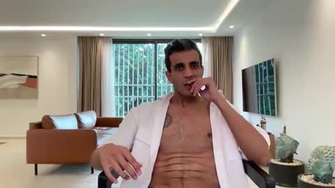 safari90 online show from December 1, 2025, 5:18 pm