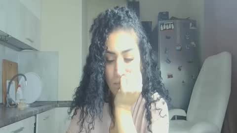 Snapshot of safari_xx chatting on October 24, 2025, 7:49 am Queen online show from October 24, 2025, 7:49 am