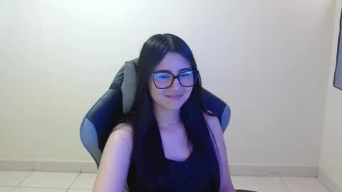 Snapshot of sahaliefox_ chatting on October 18, 2025, 10:21 pm Sahaliefox online show from October 18, 2025, 10:21 pm