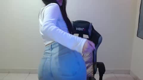 Snapshot of sahaliefox_ chatting on October 19, 2025, 6:41 pm Sahaliefox online show from October 19, 2025, 6:41 pm