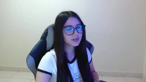 Snapshot of sahaliefox_ chatting on October 22, 2025, 7:24 pm Sahaliefox online show from October 22, 2025, 7:24 pm