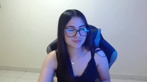 Snapshot of sahaliefox_ chatting on November 3, 2025, 9:05 pm Sahaliefox online show from November 3, 2025, 9:05 pm