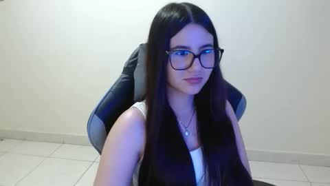 Snapshot of sahaliefox_ chatting on November 19, 2025, 9:37 pm Sahaliefox online show from November 19, 2025, 9:37 pm