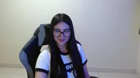 Snapshot of sahaliefox_ chatting on November 25, 2025, 9:15 pm Sahaliefox online show from November 25, 2025, 9:15 pm