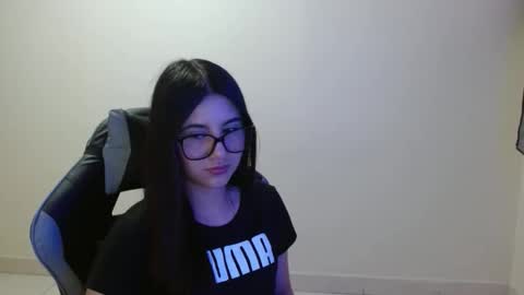 Snapshot of sahaliefox_ chatting on November 26, 2025, 10:22 pm Sahaliefox online show from November 26, 2025, 10:22 pm