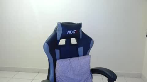 Snapshot of sahaliefox_ chatting on December 2, 2025, 11:34 pm Sahaliefox online show from December 2, 2025, 11:34 pm