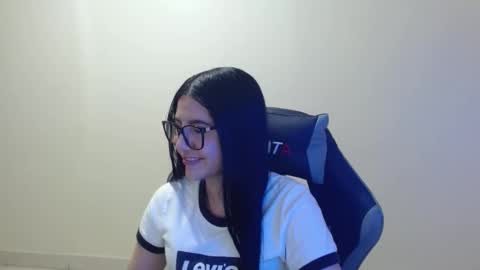 Snapshot of sahaliefox_ chatting on December 16, 2025, 8:14 pm Sahaliefox online show from December 16, 2025, 8:14 pm