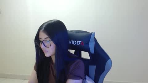 Snapshot of sahaliefox_ chatting on December 17, 2025, 8:26 pm Sahaliefox online show from December 17, 2025, 8:26 pm