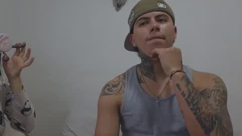 Snapshot of sahara_n_thiago chatting on November 16, 2025, 11:27 am Sahara y Thiago online show from November 16, 2025, 11:27 am