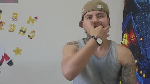 Snapshot of sahara_n_thiago chatting on December 14, 2025, 11:48 am Sahara y Thiago online show from December 14, 2025, 11:48 am