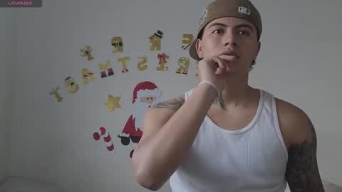 Snapshot of sahara_n_thiago chatting on December 15, 2025, 11:14 am Sahara y Thiago online show from December 15, 2025, 11:14 am