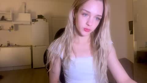 Sofia online show from November 18, 2025, 4:39 am