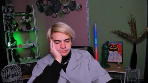 saimon_best online show from November 12, 2025, 7:20 am