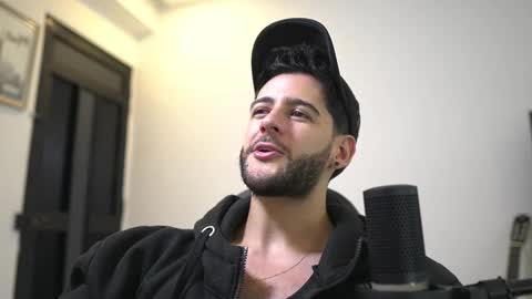 Snapshot of saimonhot1 chatting on October 22, 2025, 8:19 pm saimon online show from October 22, 2025, 8:19 pm