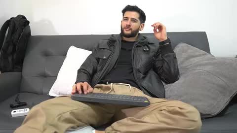 Snapshot of saimonhot1 chatting on December 14, 2025, 6:01 pm saimon online show from December 14, 2025, 6:01 pm