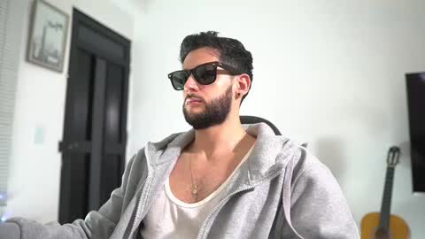 Snapshot of saimonhot1 chatting on December 15, 2025, 11:20 pm saimon online show from December 15, 2025, 11:20 pm