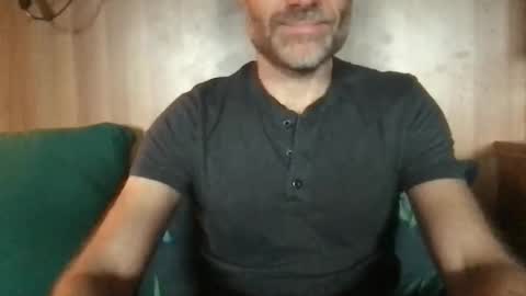 Snapshot of saint009 chatting on November 5, 2025, 2:06 pm saint009 online show from November 5, 2025, 2:06 pm