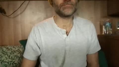 Snapshot of saint009 chatting on February 4, 2026, 1:39 pm saint009 online show from February 4, 2026, 1:39 pm