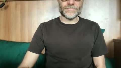 Snapshot of saint009 chatting on April 25, 2026, 11:57 am saint009 online show from April 25, 2026, 11:57 am