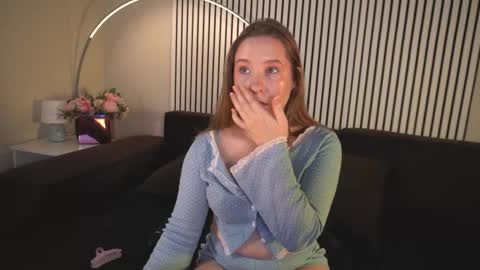 Snapshot of saint__vicious chatting on February 28, 2026, 8:32 pm saint__vicious online show from February 28, 2026, 8:32 pm