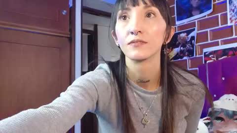 Snapshot of sakura_skinny chatting on March 7, 2025, 5:38 pm Sakura Skinny online show from March 7, 2025, 5:38 pm