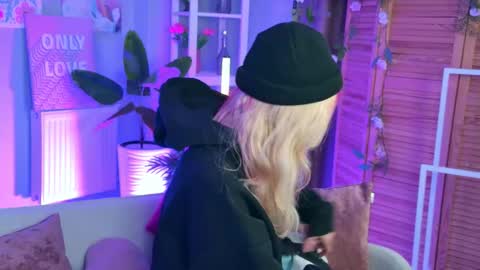 sakurabliss online show from September 15, 2025, 4:51 pm