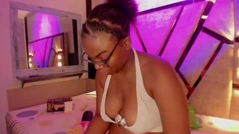 salem_rosee online show from May 3, 2026, 1:44 am