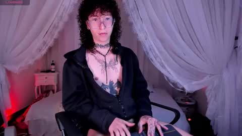 Snapshot of salemqueer_ chatting on February 4, 2026, 5:08 pm Sam online show from February 4, 2026, 5:08 pm