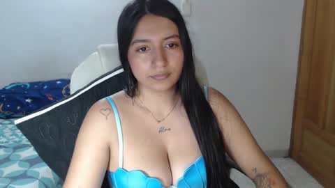Snapshot of saliha_ chatting on January 18, 2025, 6:13 am saliha online show from January 18, 2025, 6:13 am