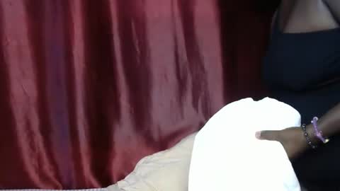 Snapshot of sally_bee1 chatting on April 1, 2026, 5:10 pm sally_bee1 online show from April 1, 2026, 5:10 pm