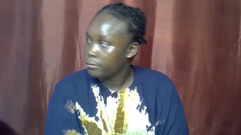 Snapshot of sally_bee1 chatting on May 7, 2026, 9:25 am sally_bee1 online show from May 7, 2026, 9:25 am