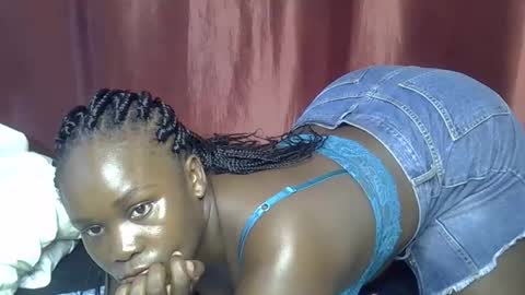 Snapshot of sally_bee1 chatting on May 12, 2026, 4:09 am sally_bee1 online show from May 12, 2026, 4:09 am