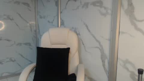 Snapshot of salmaportman_ chatting on February 20, 2025, 10:05 am salmaportman_ online show from February 20, 2025, 10:05 am