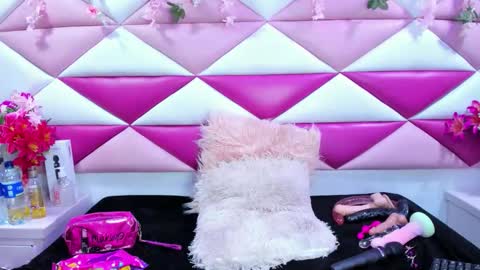 salmasanto online show from December 18, 2025, 2:39 am