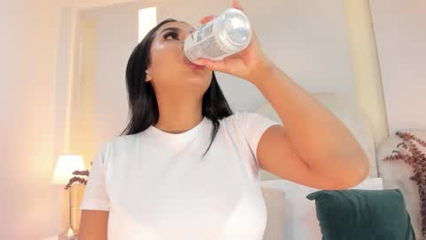 Snapshot of salomebell chatting on December 1, 2025, 8:14 pm online show from December 1, 2025, 8:14 pm