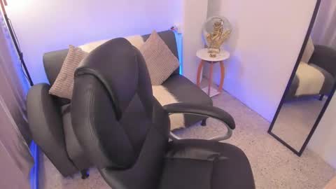 Snapshot of salomee_foxx_ chatting on January 17, 2026, 8:23 pm Salome online show from January 17, 2026, 8:23 pm