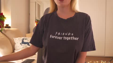 Snapshot of saltedhoney chatting on December 13, 2024, 9:09 pm IsaBella- online show from December 13, 2024, 9:09 pm