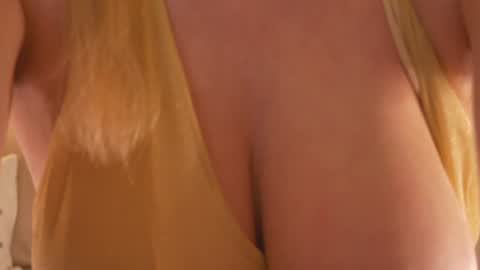 Snapshot of saltedhoney chatting on January 2, 2025, 10:01 pm IsaBella- online show from January 2, 2025, 10:01 pm